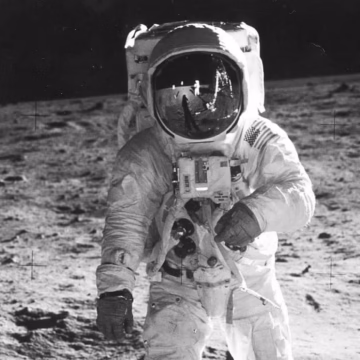 30th-anniversary-of-apollo-11-landing-on-the-moon-astronaut-news-photo-51098545-1547940648 Space Missions while the World Struggles?